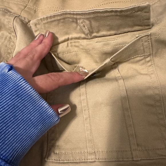 Terra & Sky Women's Cargo Shorts in Beige - Picture 6 of 7